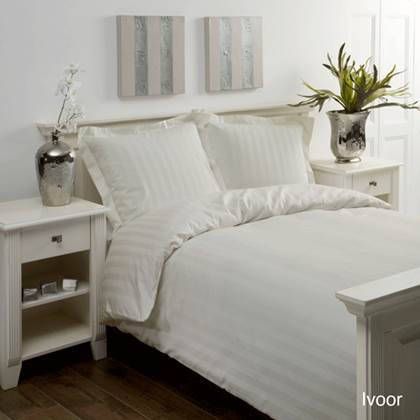 Papillon Uni Satin Dekbedovertrek 2 persoons(200x200/220 Cm + 2 Slopen )