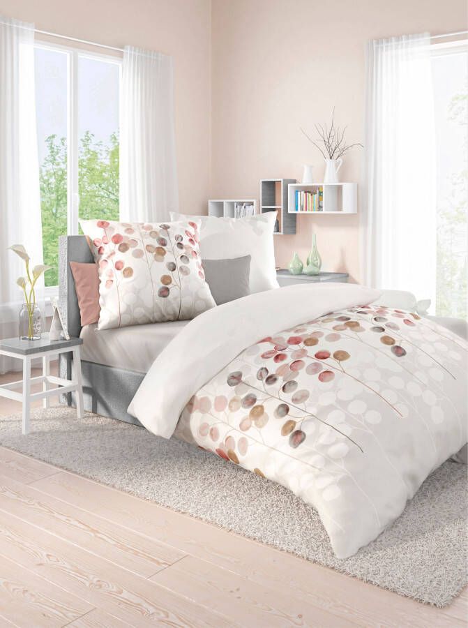 Bedtextiel in wit/apricot van Biberna